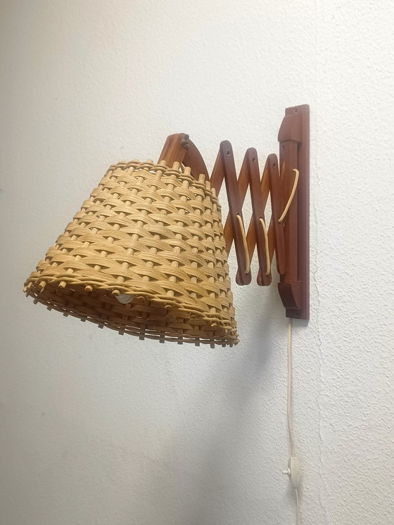 Image 1 of Lampe à ciseaux des années 50 en teck avec abat-jour en rotin