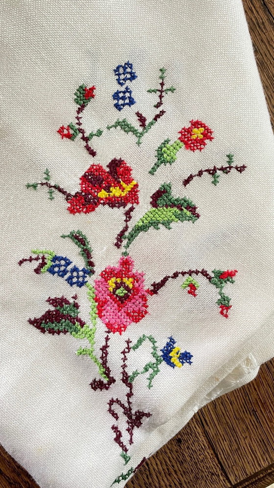 Image 1 of Nappe Brodée Et 12 Serviettes Vintage France