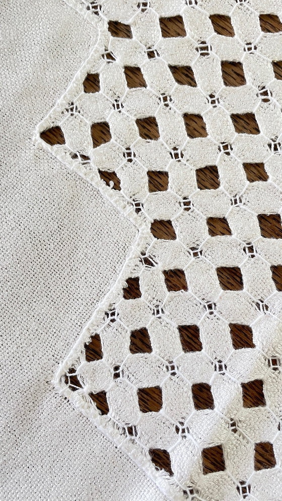 Image 1 of Nappe Brodée Et 12 Serviettes Vintage France