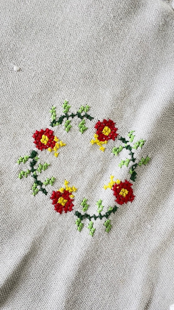 Image 1 of Nappe Brodée Et 12 Serviettes Vintage France