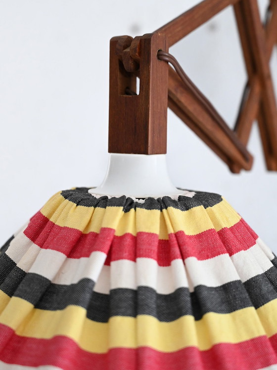 Image 1 of Lampe murale scandinave des années 1940 avec bras en bois extensible et abat-jour en tissu rayé