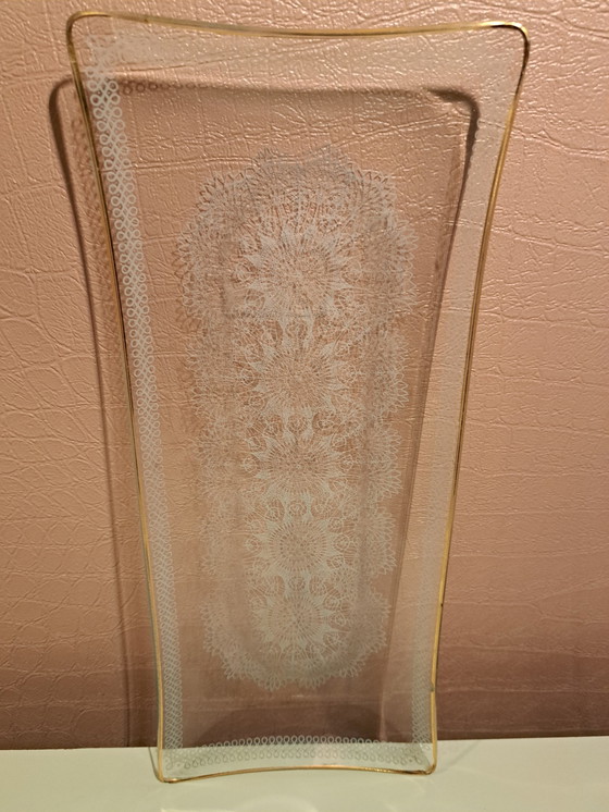 Image 1 of Bol de service en verre avec motif de dentelle bordé d'or