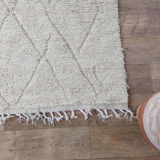 Image 1 of Tapis berbère marocain fait main, blanc, en laine naturelle