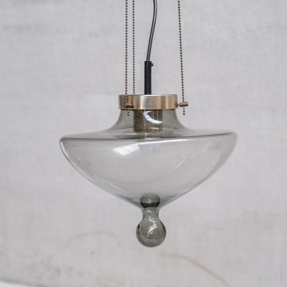 Image 1 of Paire de lampes suspendues vintage en verre fumé et laiton pour Raak, Pays-Bas 1970