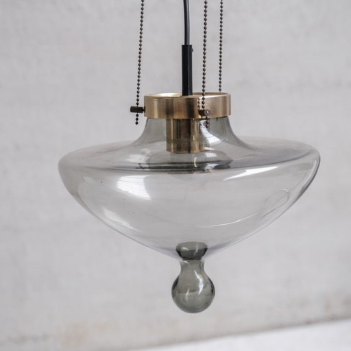 Paire de lampes suspendues vintage en verre fumé et laiton pour Raak, Pays-Bas 1970