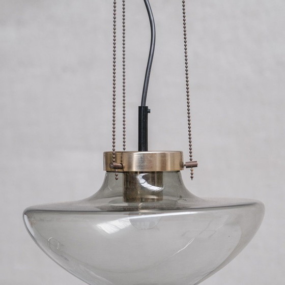 Image 1 of Paire de lampes suspendues vintage en verre fumé et laiton pour Raak, Pays-Bas 1970