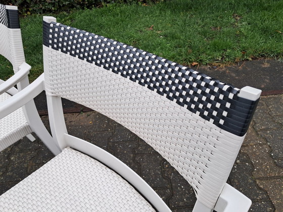 Image 1 of 2 Jouer avec les chaises Dedon de Philppe Starck et Eugeni Quitllet