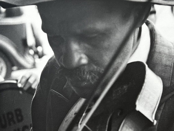 Image 1 of Ben Shahn, photographie avec timbre reproduite à partir de la collection de la Bibliothèque du Congrès, 1970.