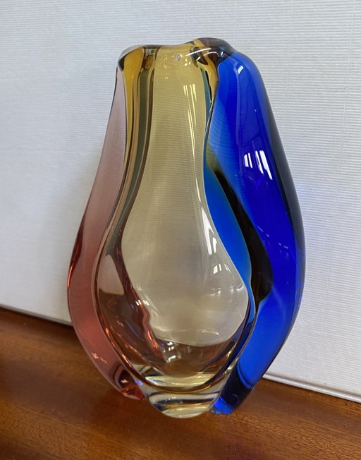 Vase en verre en 3 couleurs Par Hana Machovska