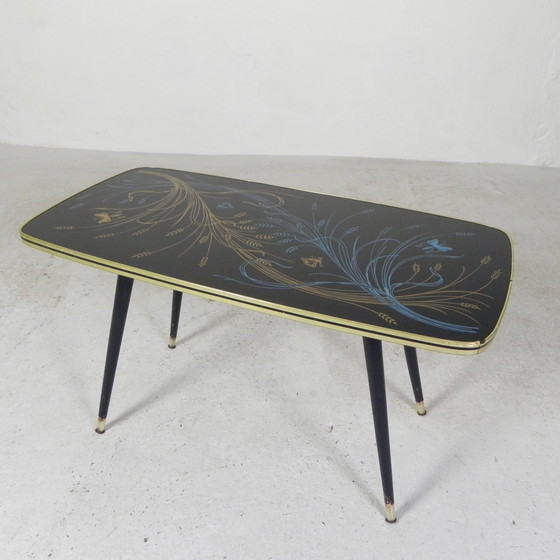 Image 1 of Table basse vintage avec plateau en verre et pieds angulaires, années 1950