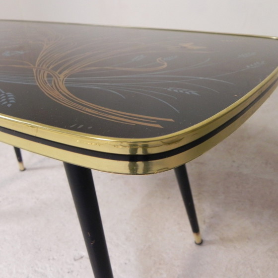 Image 1 of Table basse vintage avec plateau en verre et pieds angulaires, années 1950