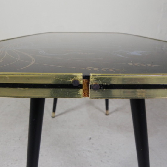 Image 1 of Table basse vintage avec plateau en verre et pieds angulaires, années 1950