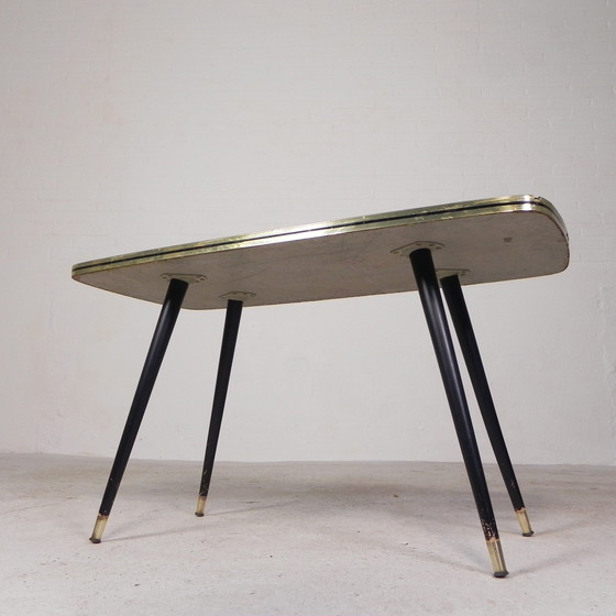 Image 1 of Table basse vintage avec plateau en verre et pieds angulaires, années 1950