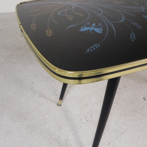 Image 1 of Table basse vintage avec plateau en verre et pieds angulaires, années 1950