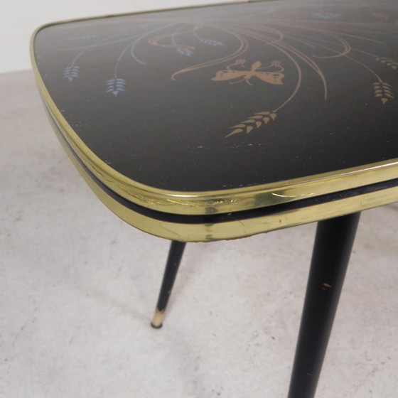 Image 1 of Table basse vintage avec plateau en verre et pieds angulaires, années 1950