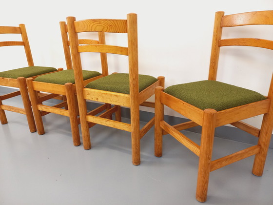 Image 1 of Suite De 4 Chaises Vintage En Pin Et Tissu Bouclette Vert Kaki Des Années 70