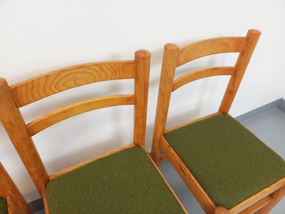Image 1 of Suite De 4 Chaises Vintage En Pin Et Tissu Bouclette Vert Kaki Des Années 70