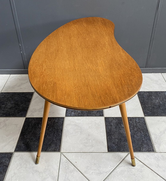 Image 1 of Table en bois en forme de rein 1960S