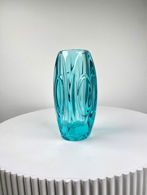 Vase / Pot de fleurs en verre 'Lens' bleu aigue-marine Sklo Union 1950S, Design by Rudolf Schrotter