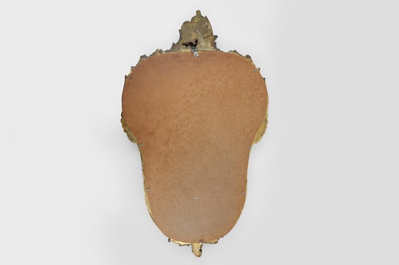 Image 1 of Miroir ovale belge du 20e siècle encadré d'or de style Louis XV