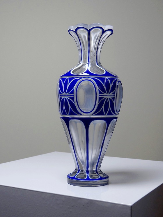 Image 1 of Rare Petit Vase Balustre Cristal "Overlay" Taillé Émail Bleu Et Blanc Ancien