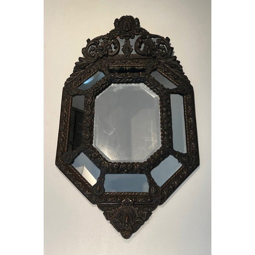 Miroir vintage en cuivre repoussé avec décor de guirlande de fleurs