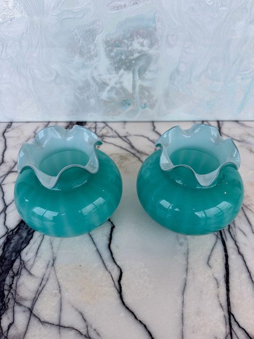 Vases à fleurs en verre turquoise