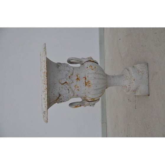 Image 1 of Vase medicis vintage avec oreilles en fonte