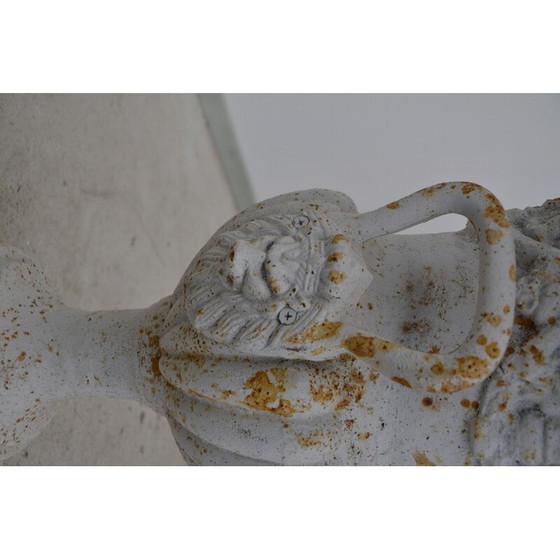 Image 1 of Vase medicis vintage avec oreilles en fonte