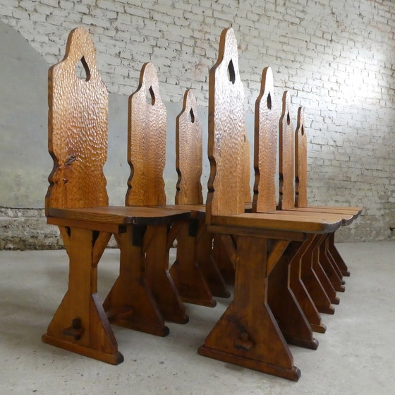 Image 1 of Série De 9 Chaises En Pin Travaillé À La Gouge, 1970