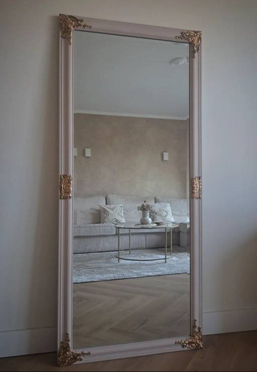 Miroir beige avec accents dorés