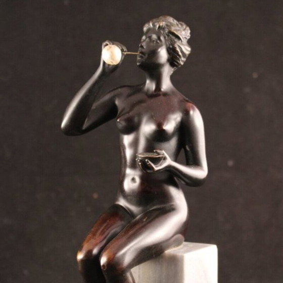 Image 1 of Sculpture Vintage Art Nouveau "Femme soufflant des bulles" en bronze et marbre, 1920