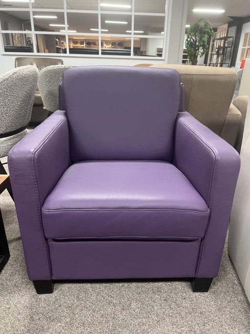 Fauteuil en cuir violet