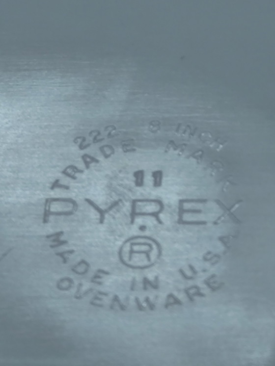 Image 1 of Plat à four Pyrex rose flamant des années 50