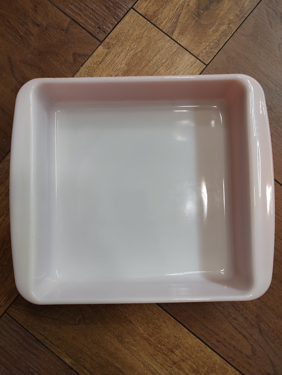 Image 1 of Plat à four Pyrex rose flamant des années 50