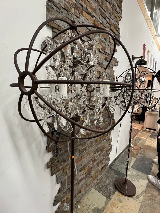 Image 1 of  Timothy Oulton - Lampadaire Gyro en cristal - Rouille antique