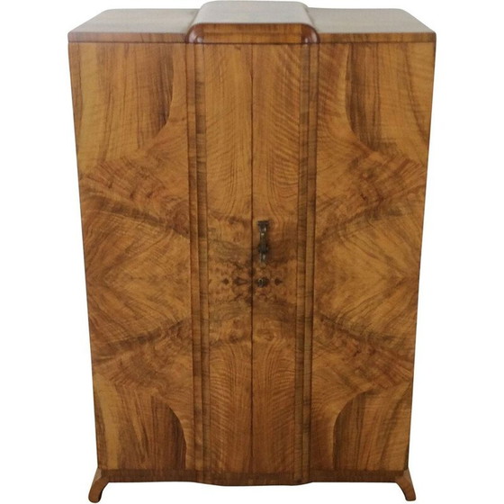 Image 1 of Armoire vintage en noyer anglais, 1930