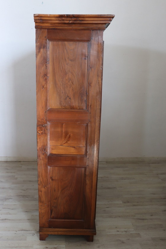 Image 1 of Armoire ancienne en noyer