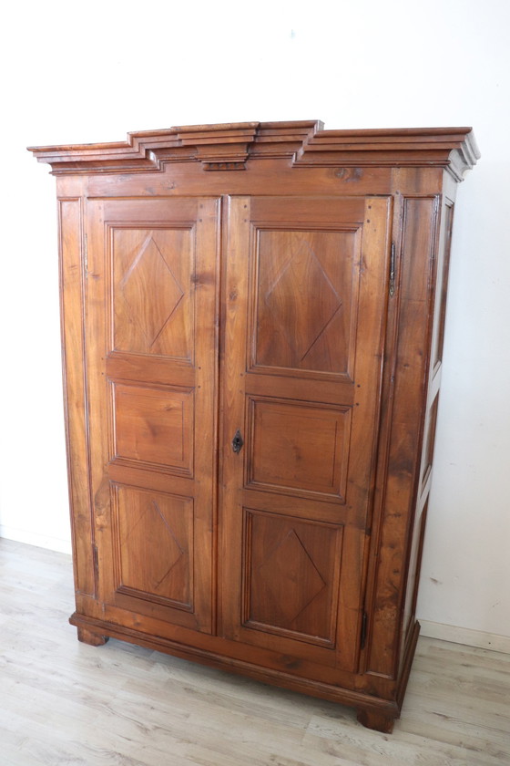 Image 1 of Armoire ancienne en noyer