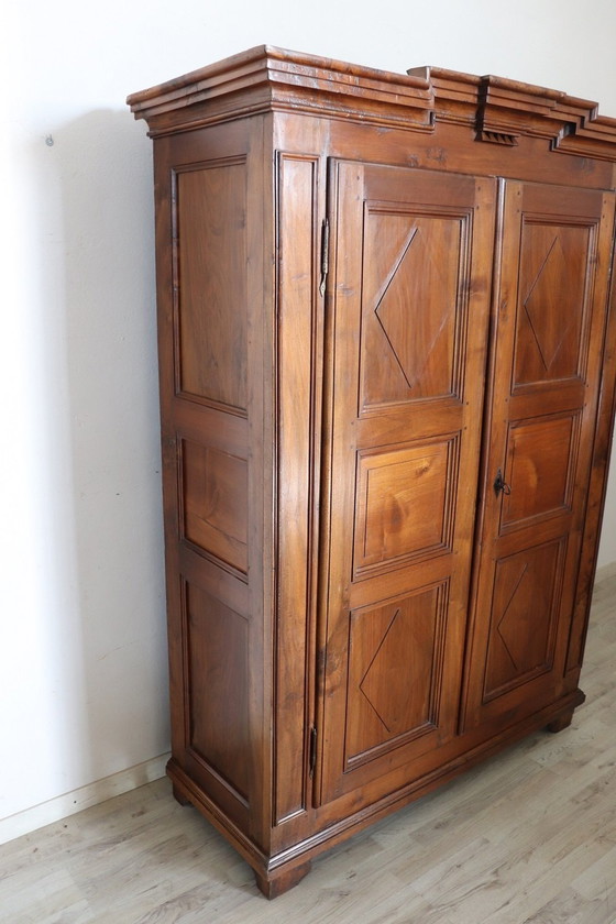 Image 1 of Armoire ancienne en noyer