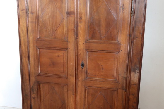 Image 1 of Armoire ancienne en noyer