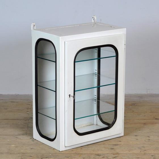 Image 1 of Cabinet médical vintage, 1970's