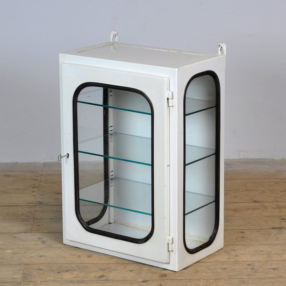 Image 1 of Cabinet médical vintage, 1970's