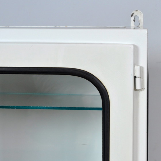 Image 1 of Cabinet médical vintage, 1970's