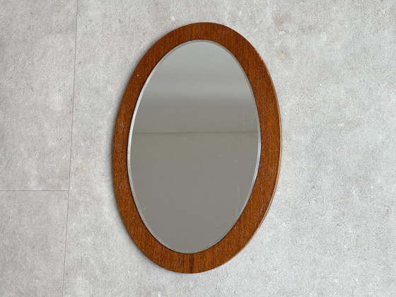 Image 1 of 1X Miroir ovale vintage en teck