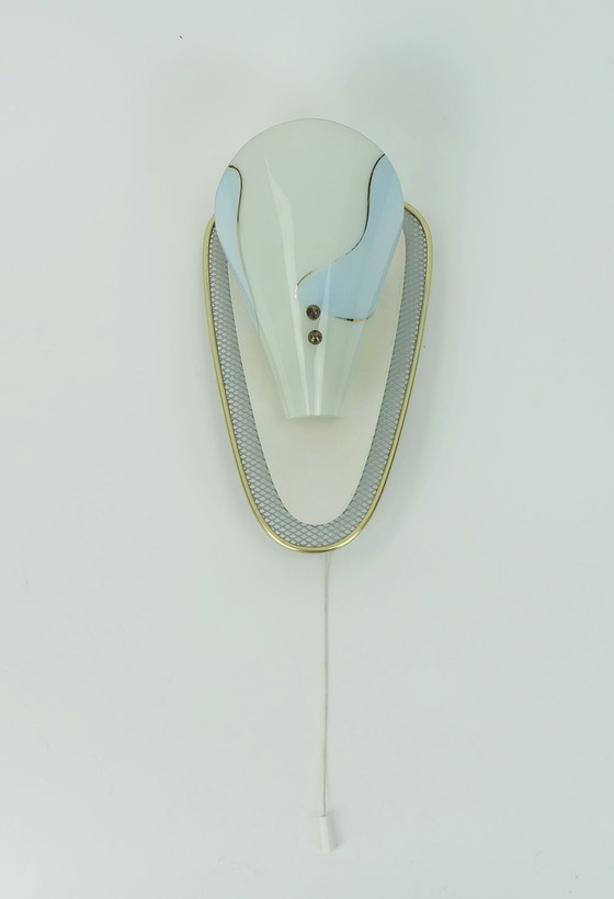 Image 1 of Très belle applique 1950S en métal maillé et laiton avec abat-jour en verre