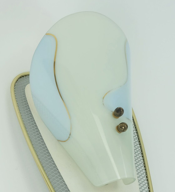 Image 1 of Très belle applique 1950S en métal maillé et laiton avec abat-jour en verre