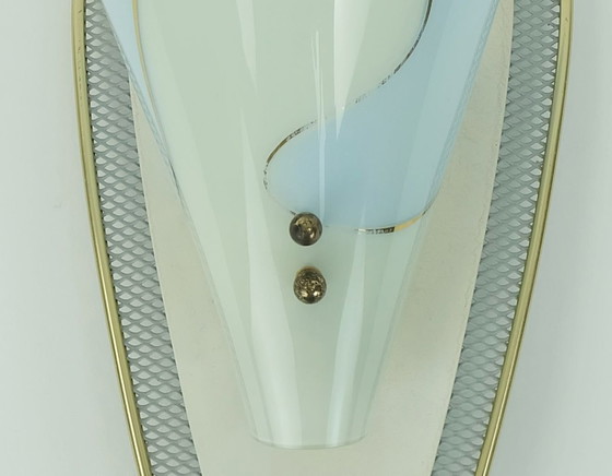 Image 1 of Très belle applique 1950S en métal maillé et laiton avec abat-jour en verre