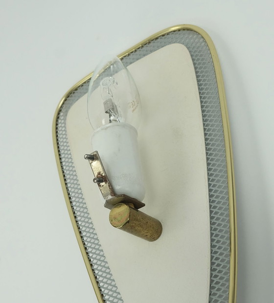 Image 1 of Très belle applique 1950S en métal maillé et laiton avec abat-jour en verre