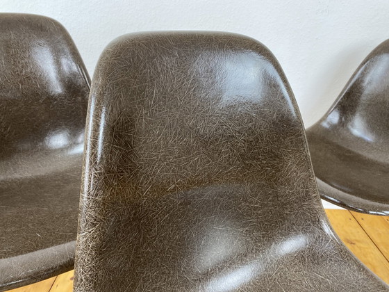 Image 1 of 4X Herman Miller Vitra Dss Chaises En Fibre De Verre De Charles & Ray Eames En Seal Brown